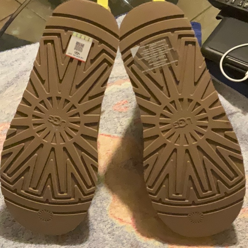 UGG Platform Boots in Sand Size 10, NWT - Picture 9 of 16